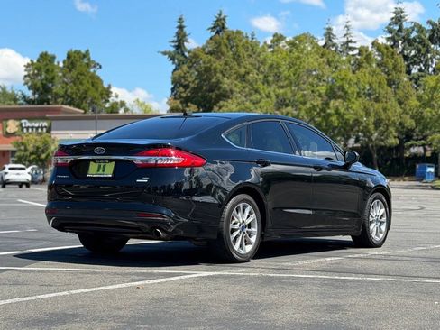 Used 2017 Ford Fusion SE w/ Fusion SE Technology Package FWD image 5