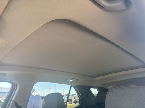 Used 2018 Chevrolet Equinox LT w/ Sun & Infotainment Package image 9