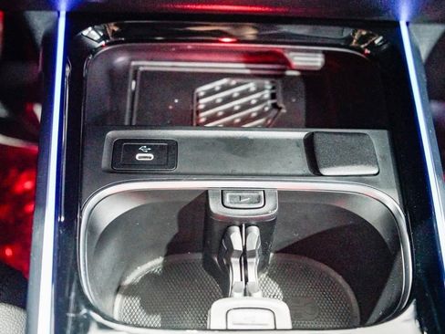 Used 2025 Mercedes-Benz GLB 250 4MATIC image 22