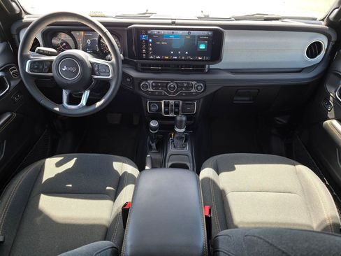 Used 2024 Jeep Wrangler Unlimited Sahara AWD/4WD image 9