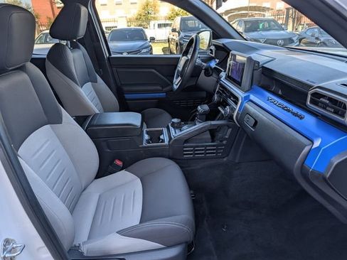Used 2025 Toyota Tacoma TRD Off-Road AWD/4WD image 32