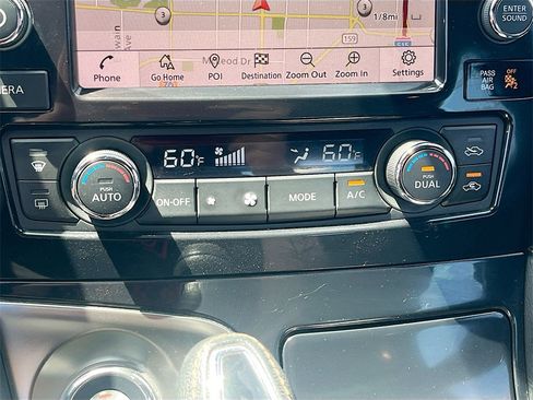 Used 2022 Nissan Maxima SR w/ Sport Mat Group image 16