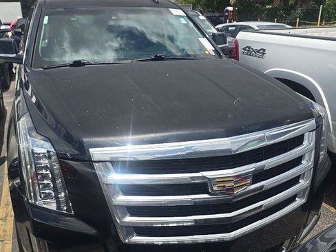Used 2016 Cadillac Escalade ESV Luxury RWD image 3
