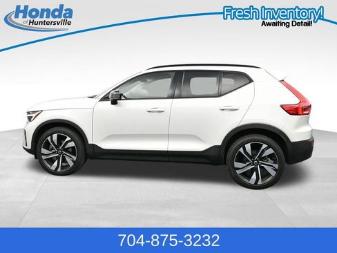 Used 2025 Volvo XC40 B5 Plus AWD/4WD image 5