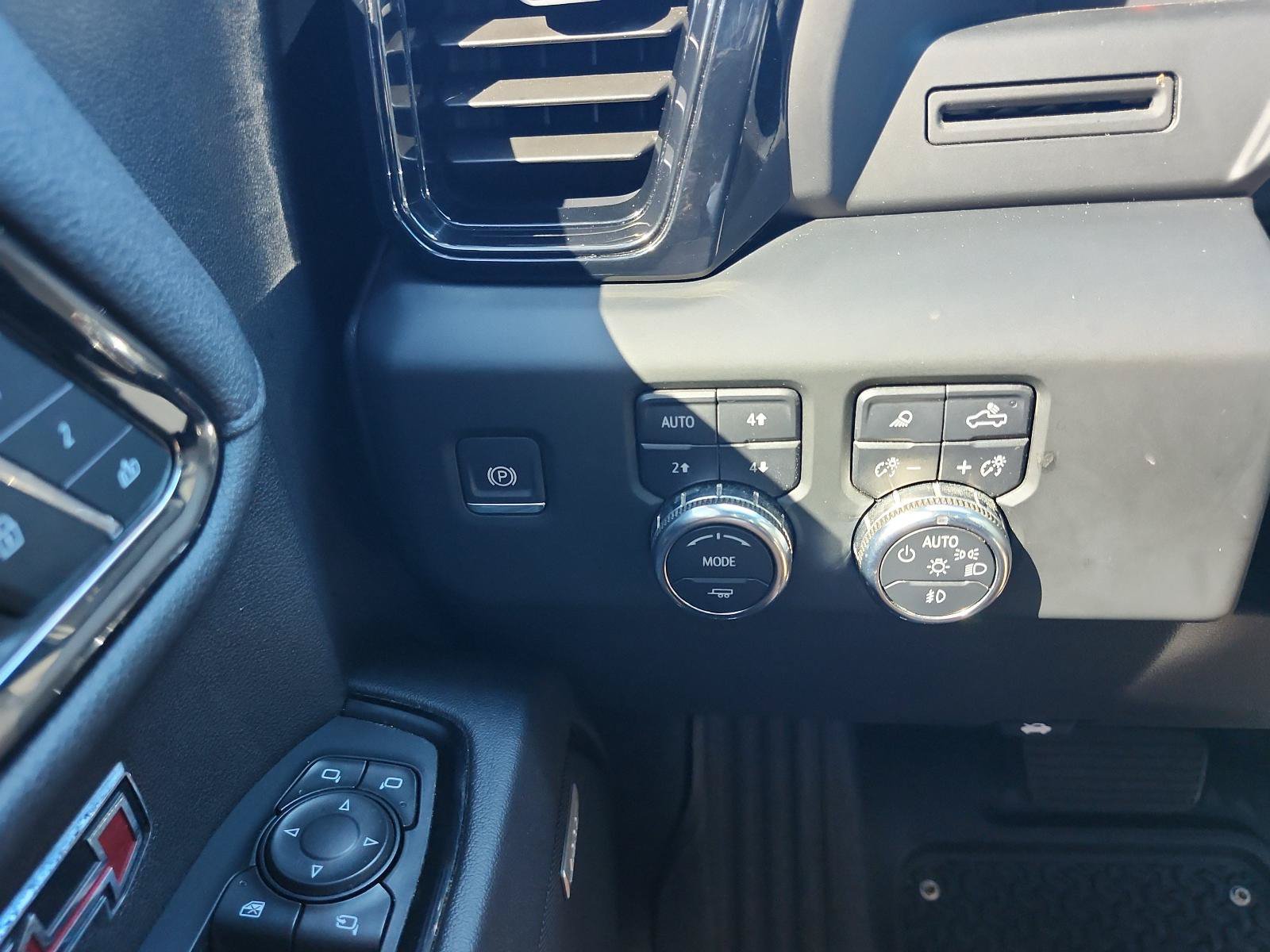 Used 2024 GMC Sierra 1500 AT4 w/ AT4 Premium Package AWD/4WD image 25