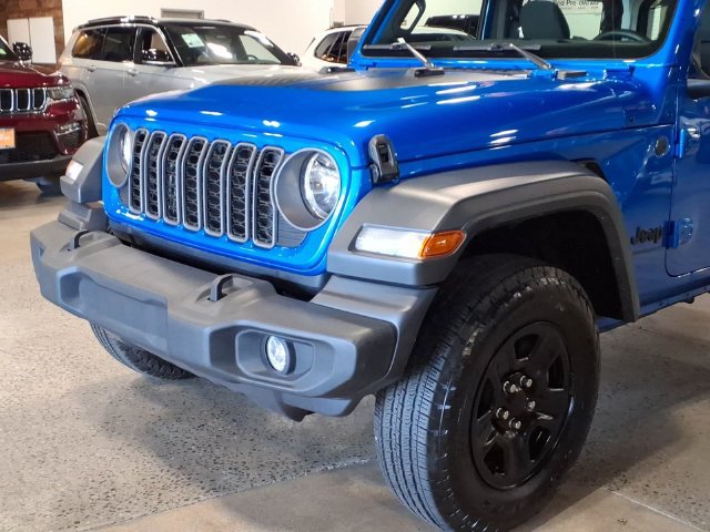 Used 2025 Jeep Wrangler Sport AWD/4WD image 9