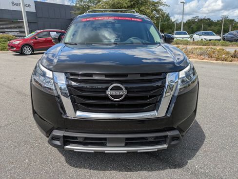 Certified 2024 Nissan Pathfinder Platinum w/ Cargo Package FWD image 9