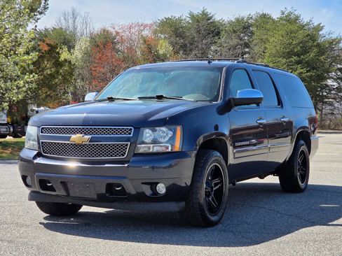 Used 2013 Chevrolet Suburban LTZ image 1