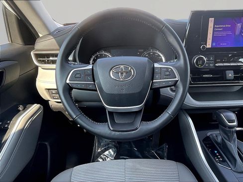 Used 2023 Toyota Highlander LE FWD image 8