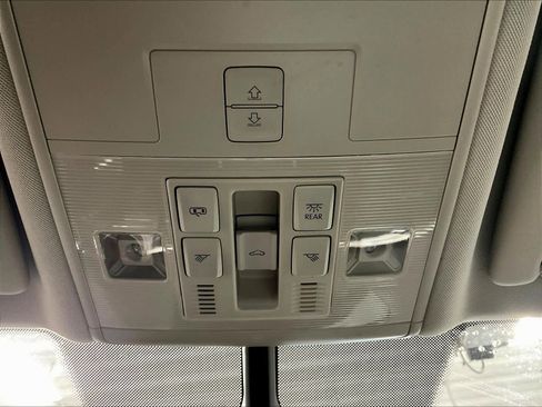 Used 2021 Volkswagen Atlas SE w/ Panoramic Sunroof Package image 27