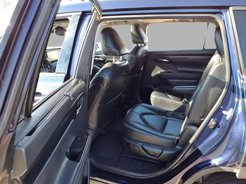 Used 2022 Toyota Highlander XLE FWD image 26