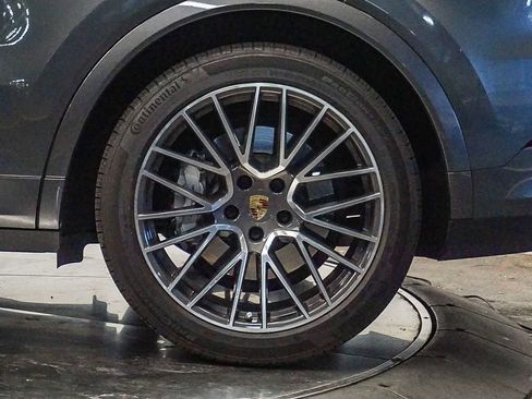 Certified 2022 Porsche Cayenne Turbo AWD/4WD image 10