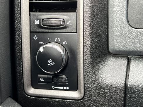 Used 2017 RAM 1500 Express image 30