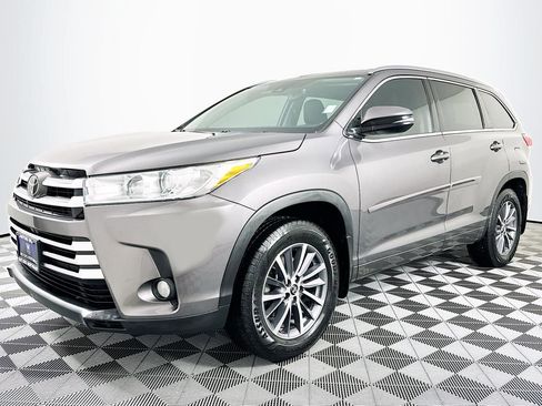 Used 2018 Toyota Highlander XLE image 6
