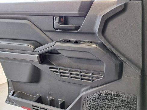 Used 2025 Toyota Tacoma SR5 AWD/4WD image 18