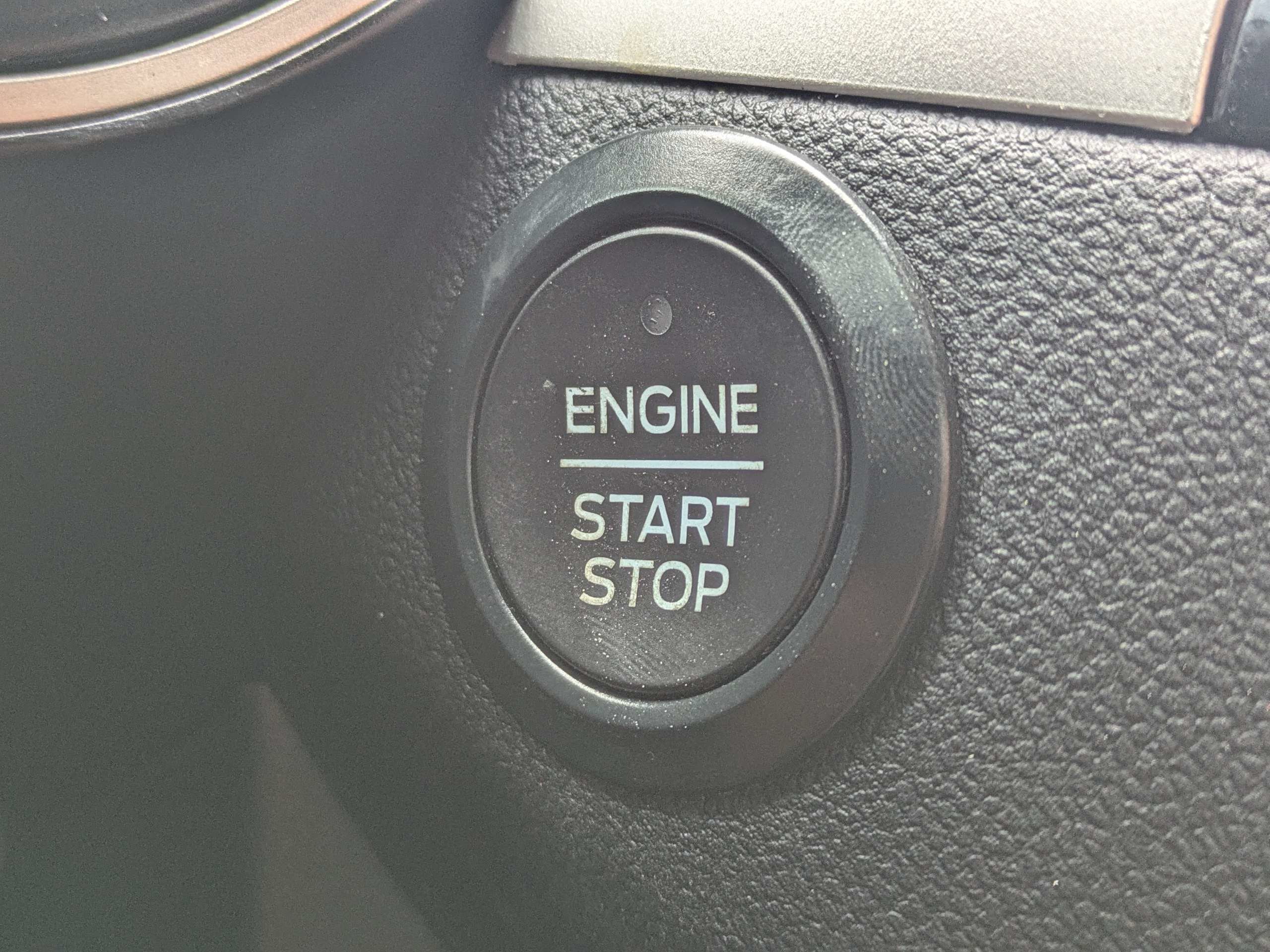 Used 2020 Ford Escape SE FWD image 25