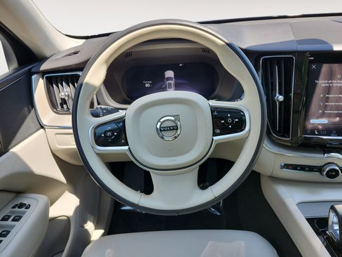 Used 2023 Volvo XC60 B5 Plus FWD image 13