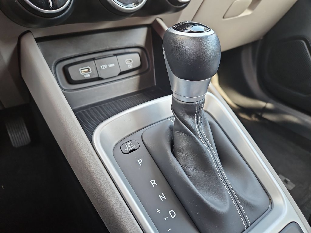 Used 2025 Hyundai Venue SEL FWD image 20