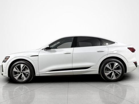 Used 2024 Audi Q8 e-tron Premium Plus AWD/4WD image 2
