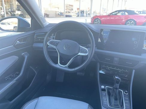 Used 2025 Volkswagen Jetta SE image 33