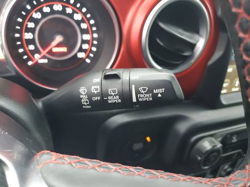 Used 2018 Jeep Wrangler Unlimited Rubicon image 35