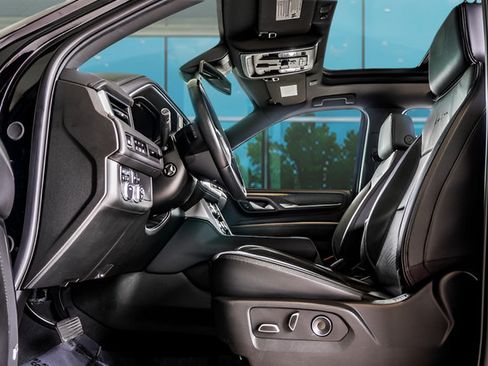 Used 2024 GMC Yukon XL Denali AWD/4WD image 45