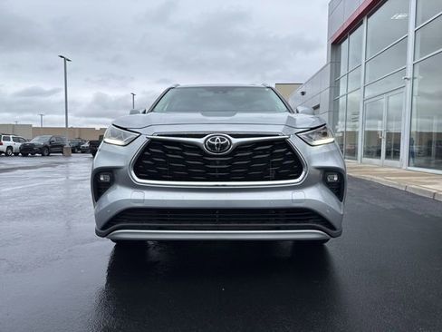 Used 2021 Toyota Highlander Platinum AWD/4WD image 2