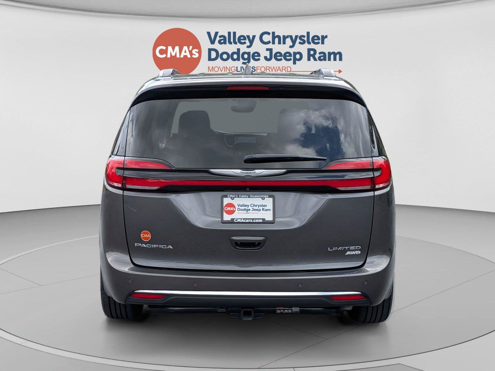 Used 2022 Chrysler Pacifica Limited AWD/4WD image 4