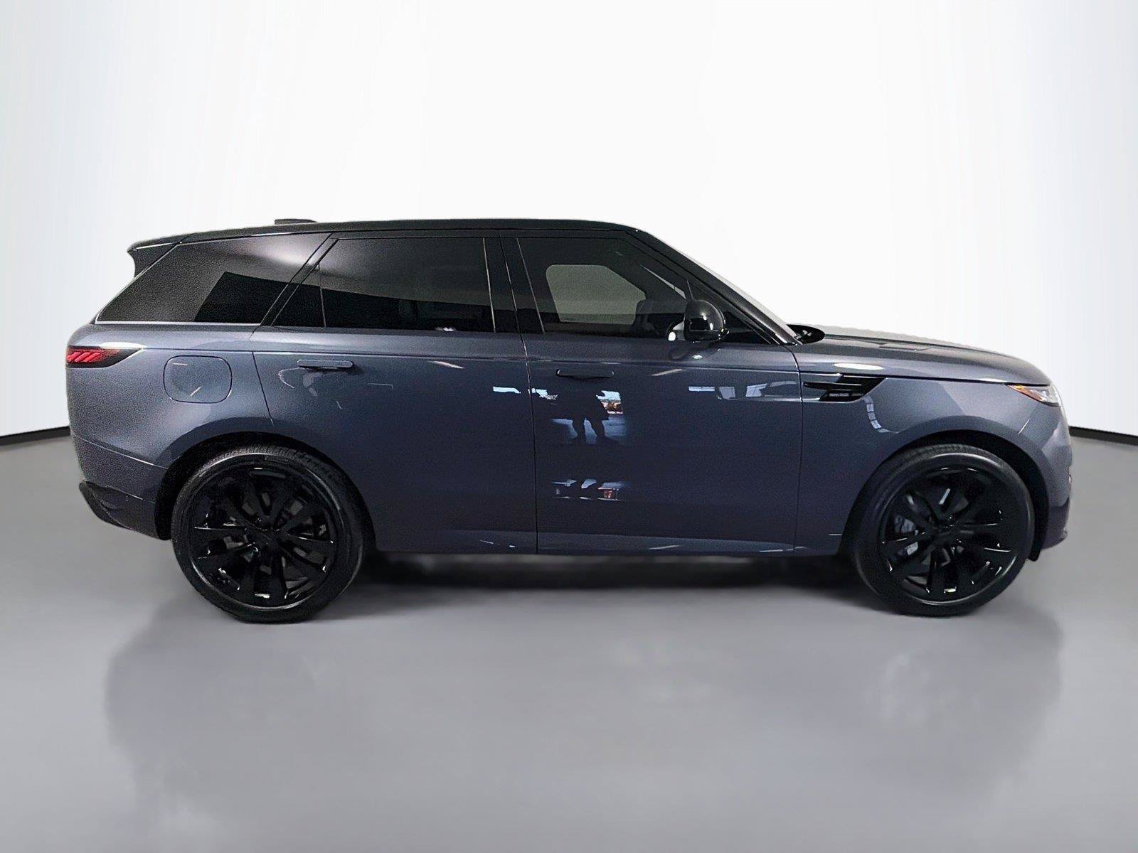 New 2027 Land Rover Range Rover Sport Dynamic SE AWD/4WD image 4