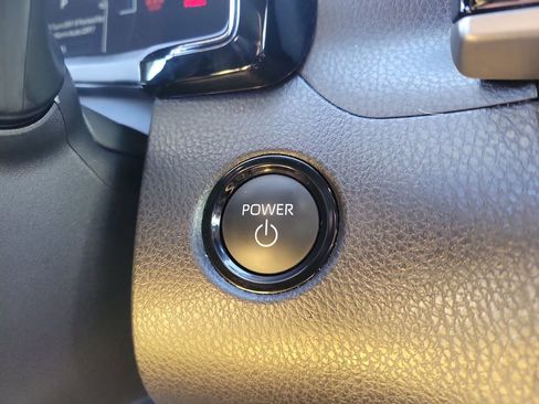 Used 2025 Toyota Camry SE image 27