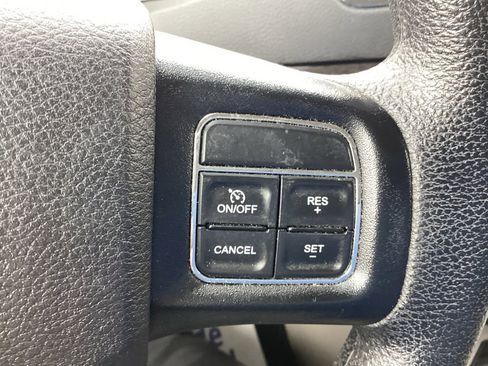 Used 2019 Dodge Grand Caravan SE w/ UConnect Hands-Free Group image 34