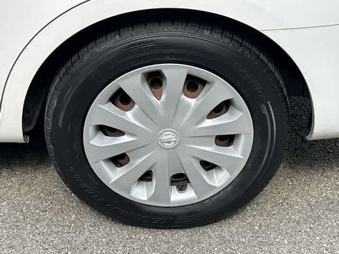 Used 2017 Nissan Versa SV FWD image 5