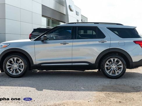 Used 2022 Ford Explorer XLT w/ Equipment Group 202A RWD image 10