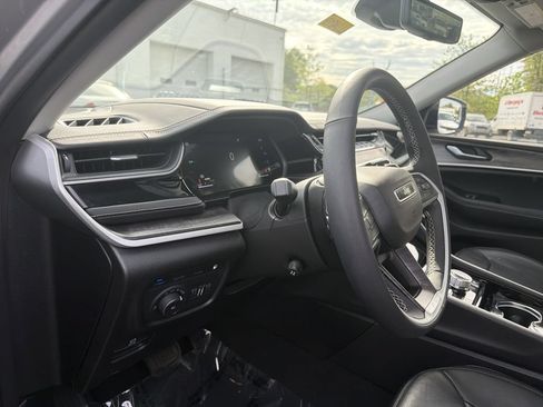Used 2022 Jeep Grand Cherokee Limited 4xe w/ Luxury Tech Group II AWD/4WD image 20