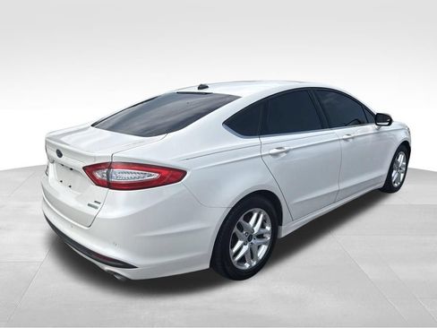 Used 2016 Ford Fusion SE FWD image 4