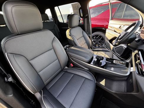 Used 2025 Buick Enclave Preferred image 14