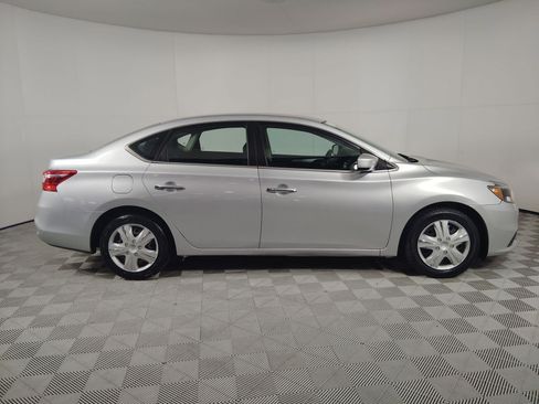 Used 2019 Nissan Sentra S image 8