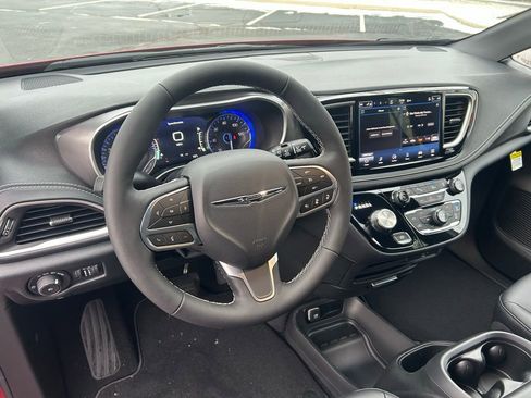 New 2026 Chrysler Pacifica Select image 2