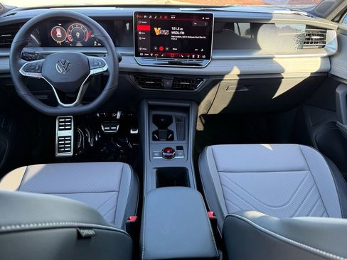 New 2026 Volkswagen Tiguan SE R-Line FWD image 8