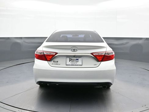 Used 2015 Toyota Camry SE image 7