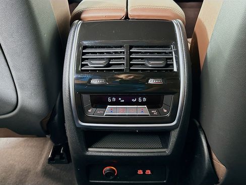 Used 2025 BMW X7 xDrive40i w/ Premium Package image 26