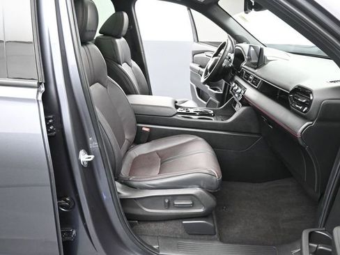 Used 2025 Honda Pilot Black Edition image 44