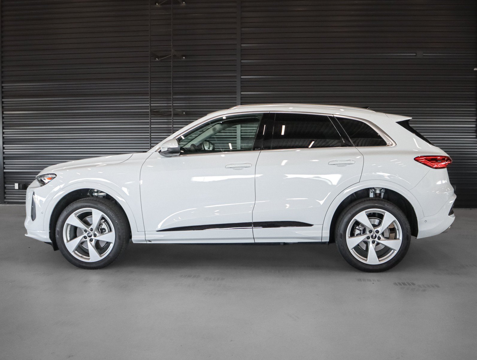 Used 2025 Audi Q5 Premium w/ Premium Plus AWD/4WD image 15