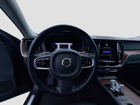 Used 2023 Volvo XC60 B5 Ultimate FWD image 11