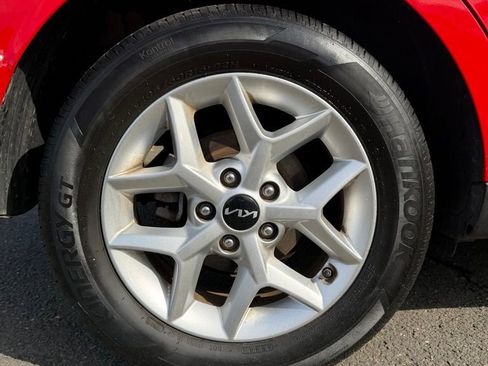 Used 2023 Kia Soul LX w/ LX Technology Package FWD image 16