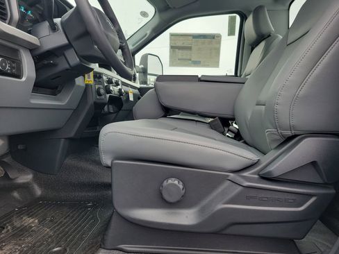 New 2026 Ford F250 XL w/ FX4 Off-Road Package image 16