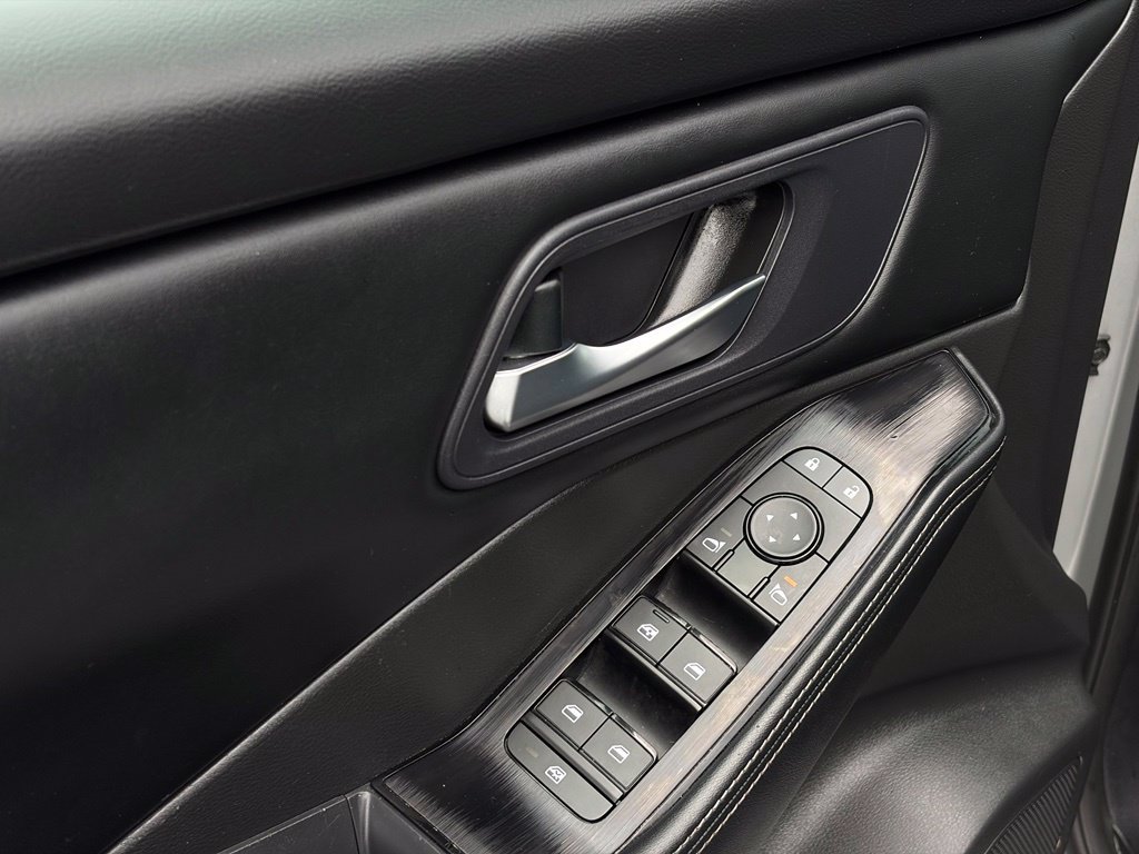 Certified 2024 Nissan Rogue SV FWD image 12