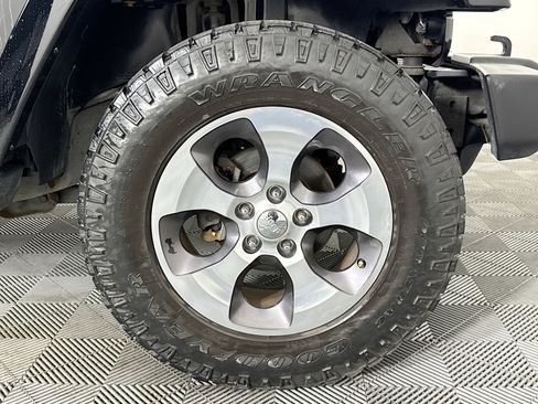 Used 2016 Jeep Wrangler Sahara w/ Dual Top Group image 25