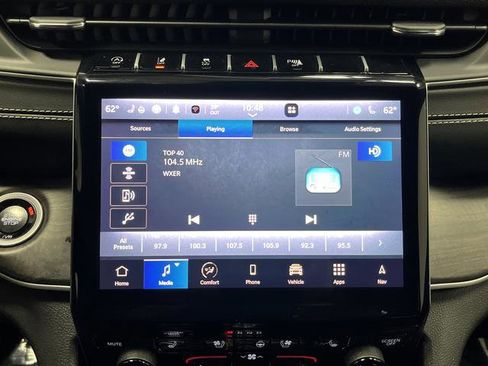 Used 2025 Jeep Grand Cherokee L Limited w/ Luxury Tech Group II image 19