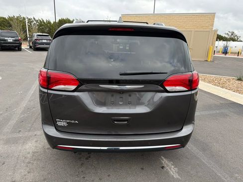 Used 2017 Chrysler Pacifica Touring-L Plus w/ Tire & Wheel Group image 5